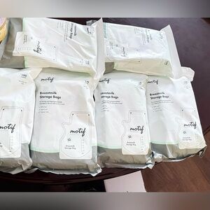 Motif Breastmilk Storage Bags